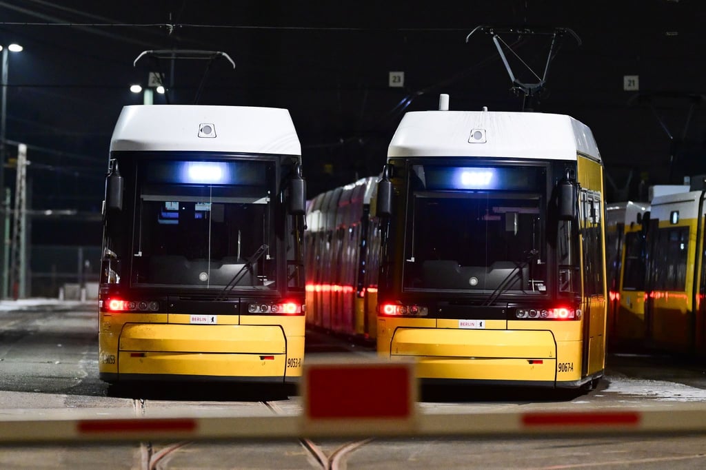 In Berlin trifft der Warnstreik bei der BVG den Bus-, U-Bahn- und Tramverkehr.