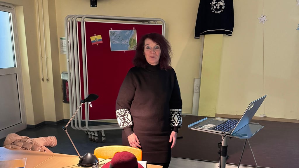 Im landestypischen Pulli und mit Panamahut berichtete Weltenbummlerin Anja Hauerken über ihre Reise durch Ecuador.