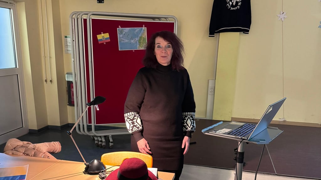 Im landestypischen Pulli und mit Panamahut berichtete Weltenbummlerin Anja Hauerken über ihre Reise durch Ecuador.