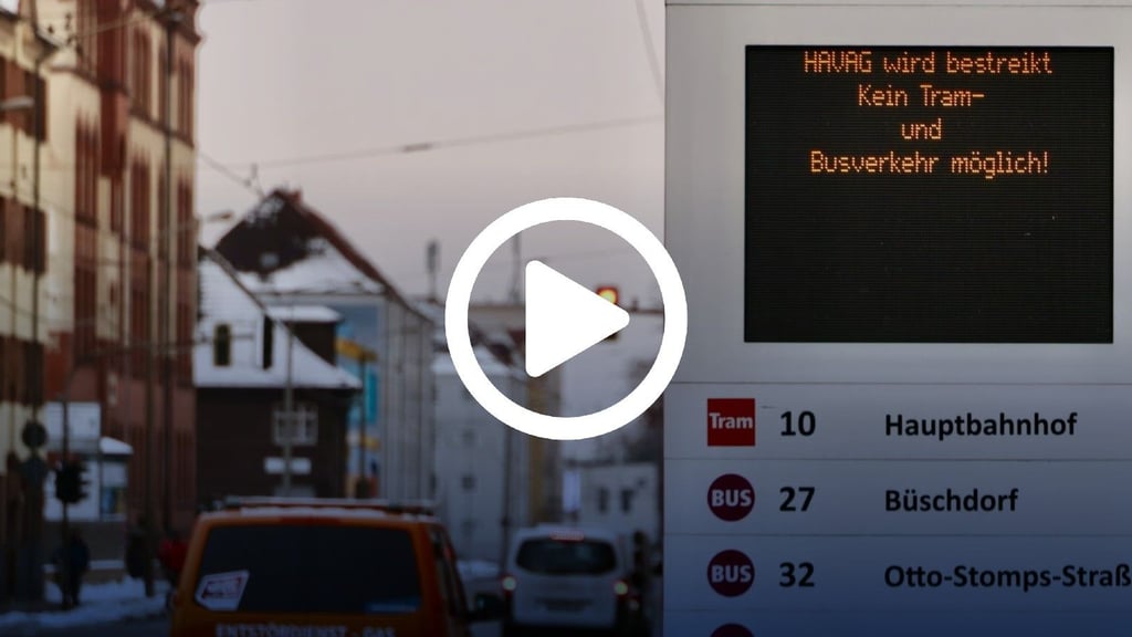 Auf die Straßenbahn warten die Hallenser seit den frühen Morgenstunden vergeblich.