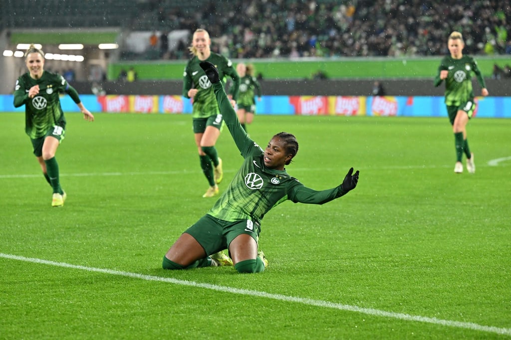 Jubel in Grün: Wolfsburgs Lineth Beerensteyn machte gegen den 1. FC Köln den Unterschied. (Archivbild)