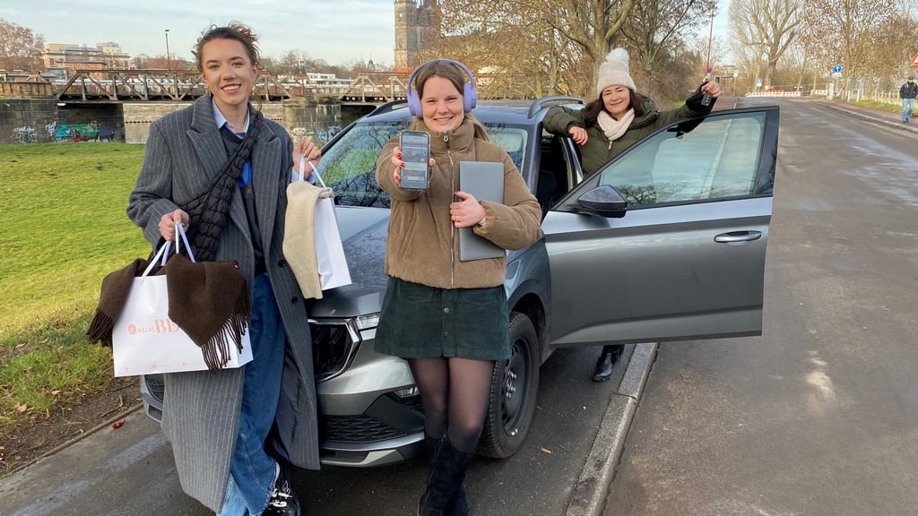 Vor dem Start ihrer Januar-Challenge „Weniger ist mehr“ waren die Magdeburger Volksstimme-Reporterinnen Lena Bellon (v.l.), Romy Bergmann und Sabine Lindenau noch gut gelaunt.