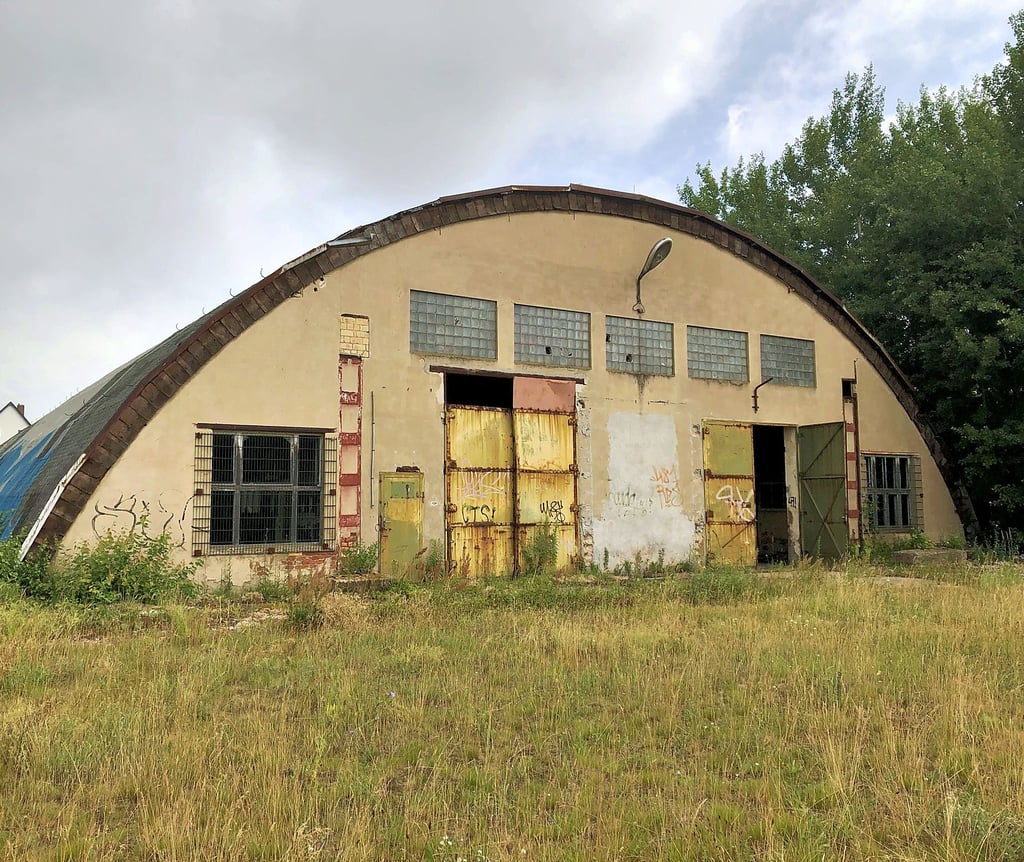 Ob die sich noch transportieren lässt? Die Rundbogenhalle von Hugo Junkers.