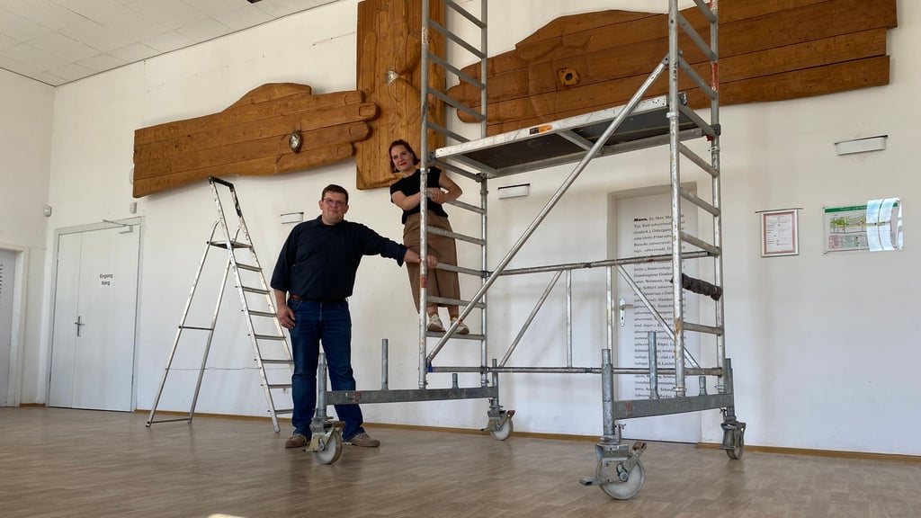 Stephan Czuratis – hier mitder pädagogischen Leiterin des Salzlandtheaters, Jennifer Herzog.