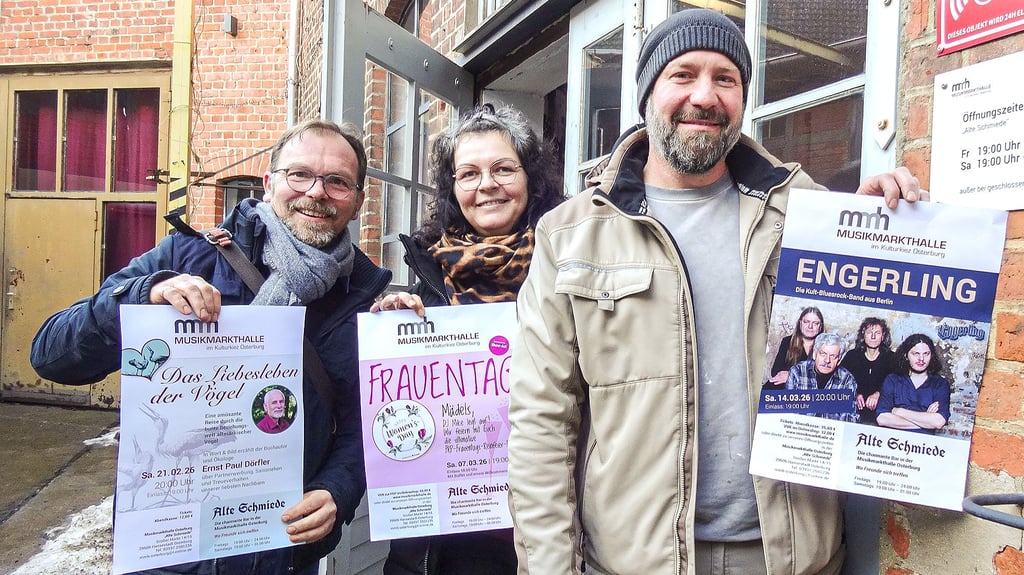 Die Geschäftsführer der Musikmarkthalle Osterburg im Landkreis Stendal (von links): Ralf Engelkamp, Sandra Hausmann und Mario Wellner. 