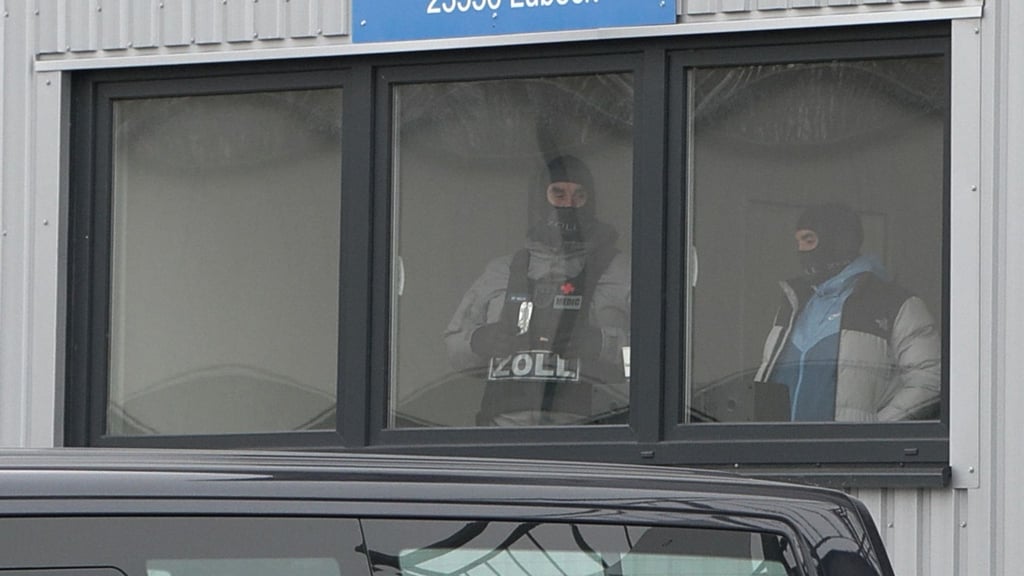 Beamte des Zollkriminalamts hatten am Morgen fünf Männer festgenommen.