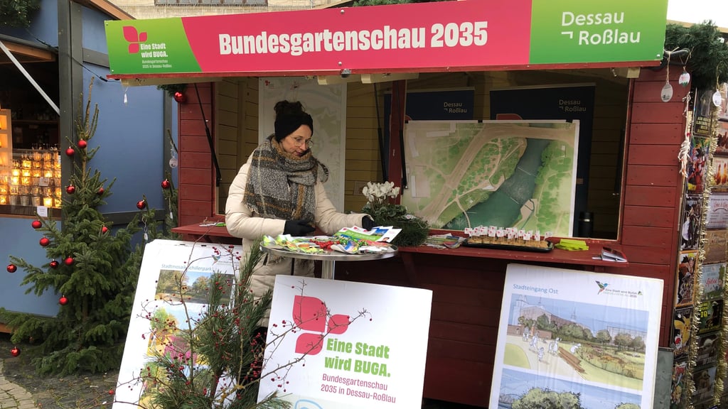 Schon auf dem Weihnachtsmarkt hatten Dessau-Roßlaus Stadtverwaltung und der Buga-Club Fragen der Besucher zum Großprojekt 2035 beantwortet und sehr lebhafte Diskussionen geführt.