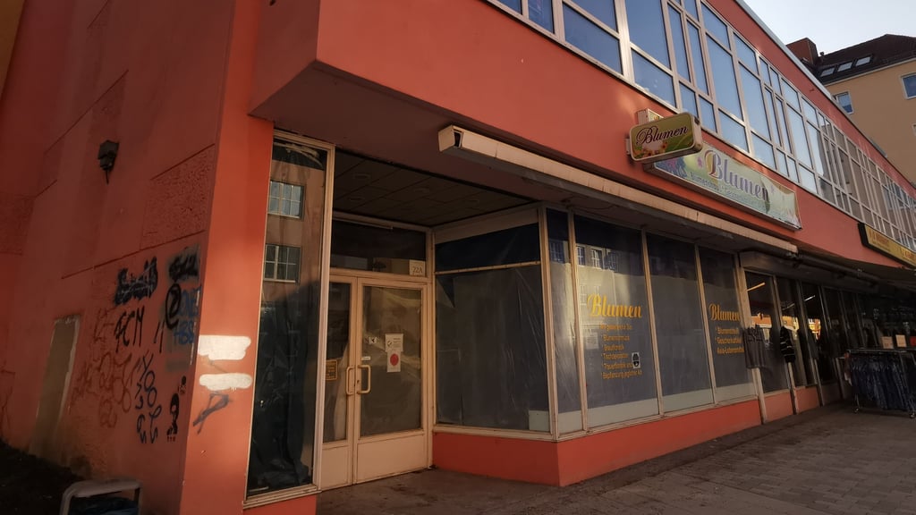 Hier war Bummi einst in Halberstadt auf dem Breiten Weg zu Hause. Nun ist mit der Bummi-Rutsche das letzte Relikt glücklicher Kindertage verschwunden.