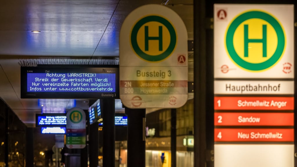 In Brandenburg sorgt ein Verdi-Warnstreik für Behinderungen im Nahverkehr.