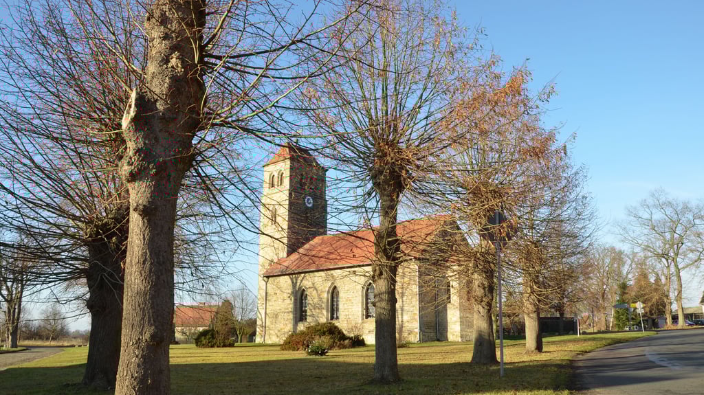 Die Kirche in Lockstedt ist ganz besonders pittoresk in der Wintersonne.
