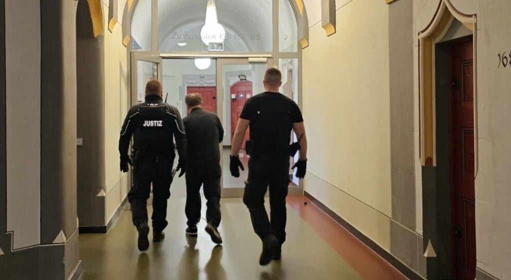 Ein Pole (M.) muss sich vor dem Landgericht wegen des Vorwurfs der Vergewaltigung verantworten. Seit Mai sitzt er in Untersuchungshaft.