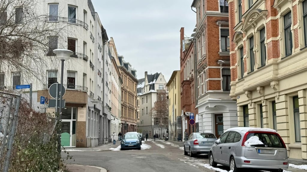 An der Ecke Martin-/Augustastraße ist eine Frau aus Halle am 19. Januar überfallen worden.