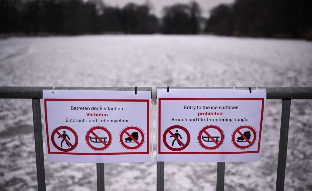 Eisflächen werden in Berlin grundsätzlich nicht zum Betreten freigegeben, egal wie dick das Eis ist.
