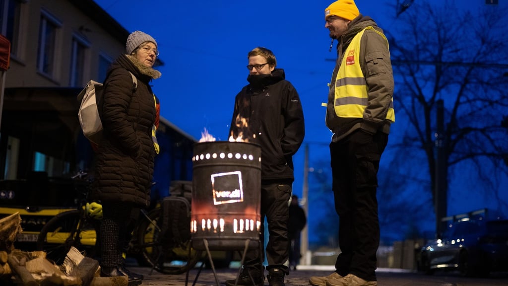 Die Gewerkschaft Verdi hat in Sachsen zu Warnstreiks bei kommunalen Verkehrsunternehmen aufgerufen.