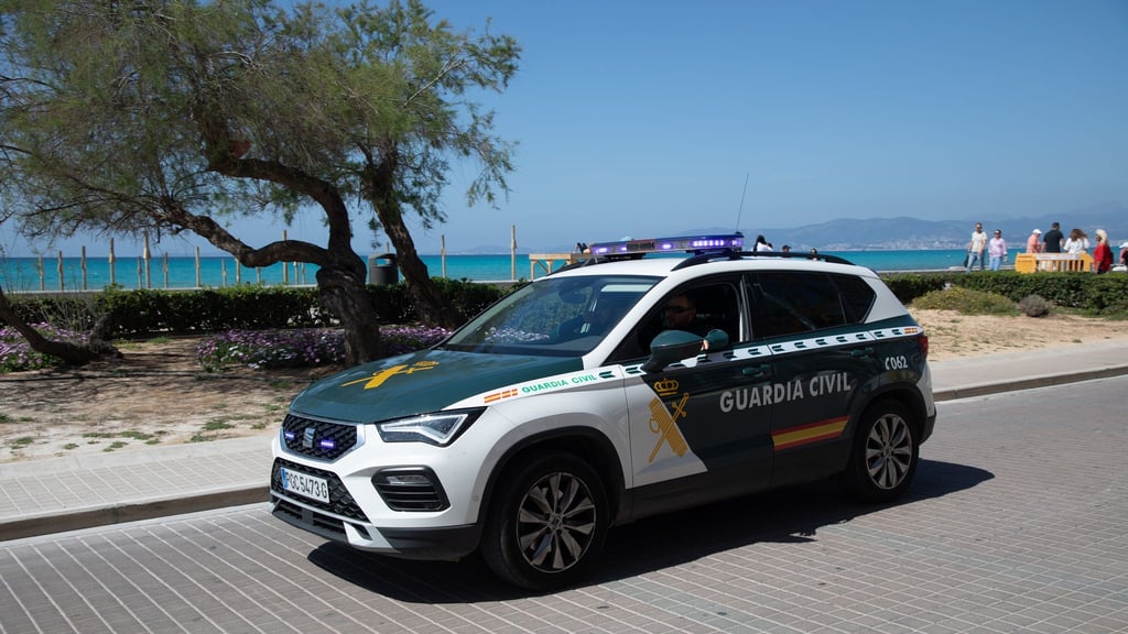 Die spanische Polizeieinheit Guardia Civil hat auf Teneriffa einen Deutschen unter dem Verdacht festgenommen, seine Mutter erschossen zu haben.