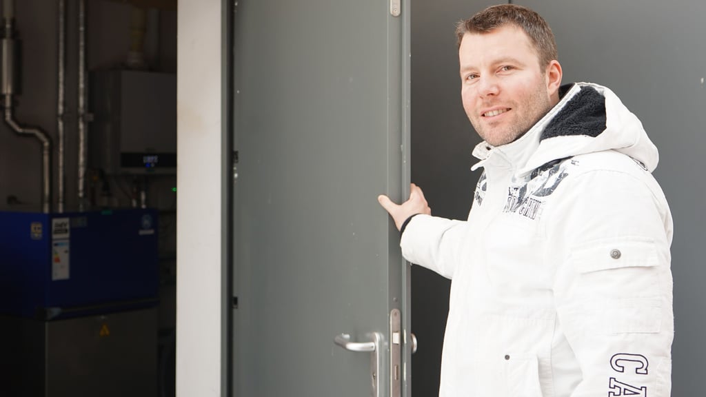 Karsten Pfalz betreibt ein kleines Heizhaus in Wolmirstedt.