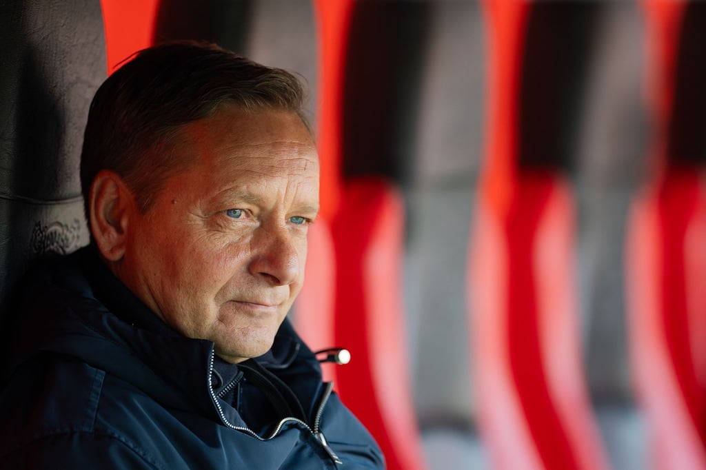 Heldt erklärt den Verbleib der Abwehrspieler. (Archivbild)