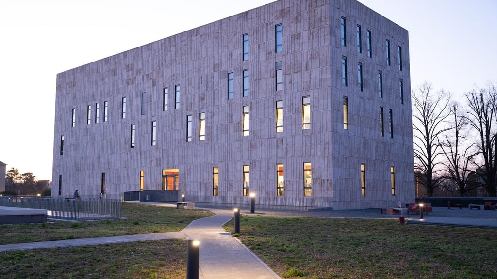 Die Sächsische Landesbibliothek - Staats- und Universitätsbibliothek zeigt eine Sonderausstellung zum 200. Todestag des Komponisten Carl Maria von Weber (Archivbild).