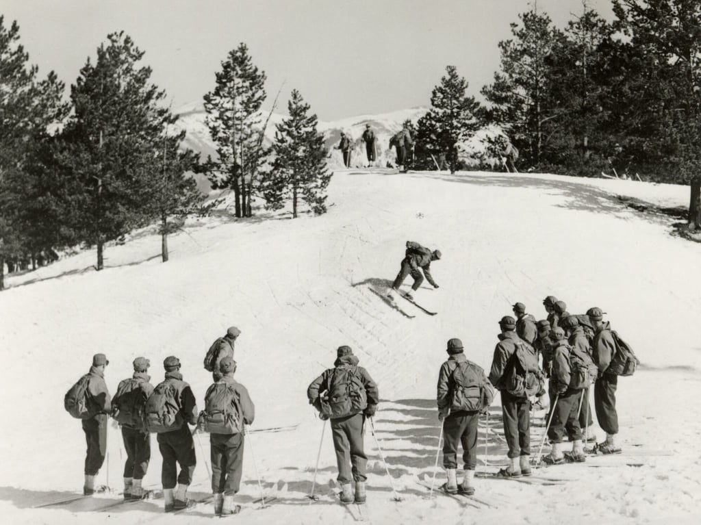 Skifahrer der ersten Stunde: Soldaten der 10. Gebirgsdivision beim Training in Ski Cooper.