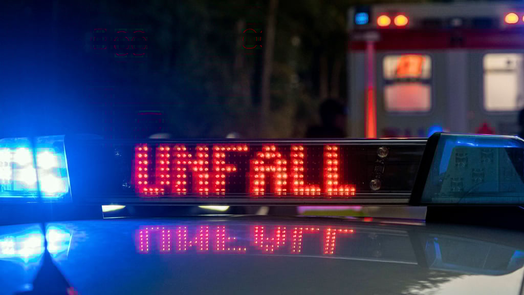 Die Autobahn 36 ist in Richtung Braunschweig bei Hoym nach einem Lkw-Unfall gesperrt.