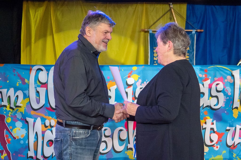 Jörg Westerholz erhielt Dank für sein handwerkliches und kreatives Engagement in Vehlitz.