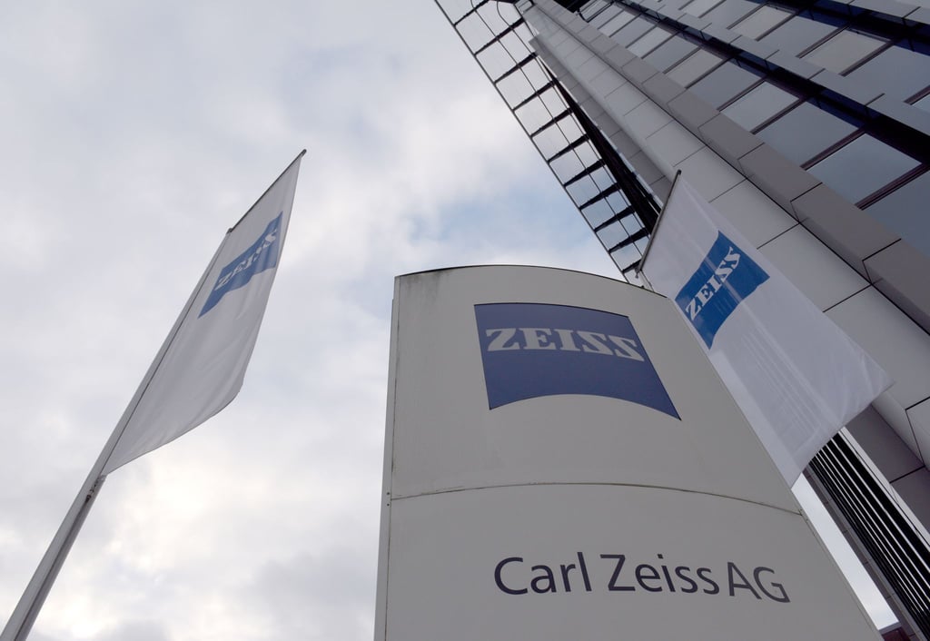 Die Frontscheibe soll Autofahrern alle nötige Informationen geben - daran arbeitet Zeiss mit Partnern.