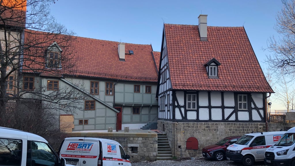 Die aufwendig sanierte historische Gaststätte „Schlosskrug" auf dem Stiftsberg in Quedlinburg soll im Frühjahr wieder öffnen, die Schlüssel sollen in Kürze an die neuen Betreiber übergeben werden..