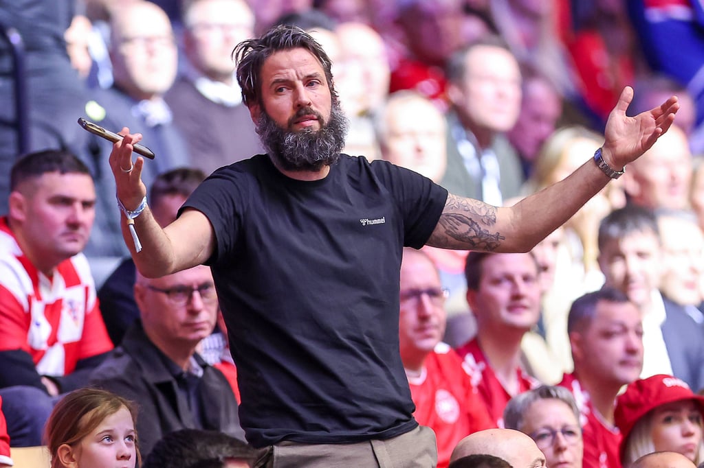 Bennet Wiegert war bei den Halbfinals und Finalspielen der EM selbst vor Ort. Und bei Fouls an seinen Spielern hielt der Coach seine Emotionen auch auf der Tribüne nicht zurück. 