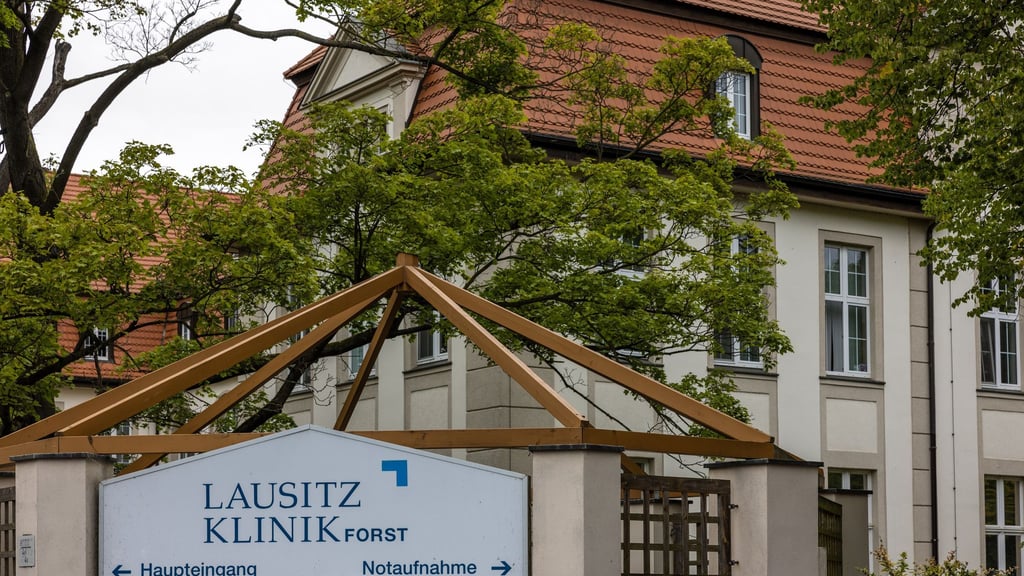 Schutz für Patienten und Personal: Zwei Krankenhäuser im Südosten Brandenburgs verhängen eine Besuchersperre - darunter die kleine Klinik in Forst. (Archivbild)