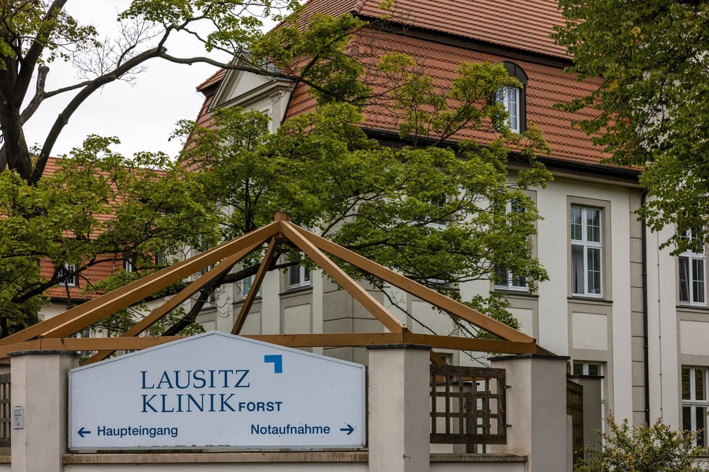Schutz für Patienten und Personal: Zwei Krankenhäuser im Südosten Brandenburgs verhängen eine Besuchersperre - darunter die kleine Klinik in Forst. (Archivbild)