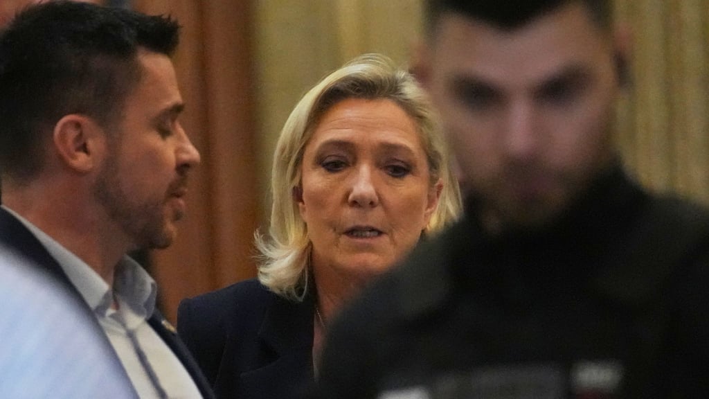 Auch in Berufung fordert die Anklage, Le Pen zeitweise das passive Wahlrecht zu entziehen. (Archivbild)