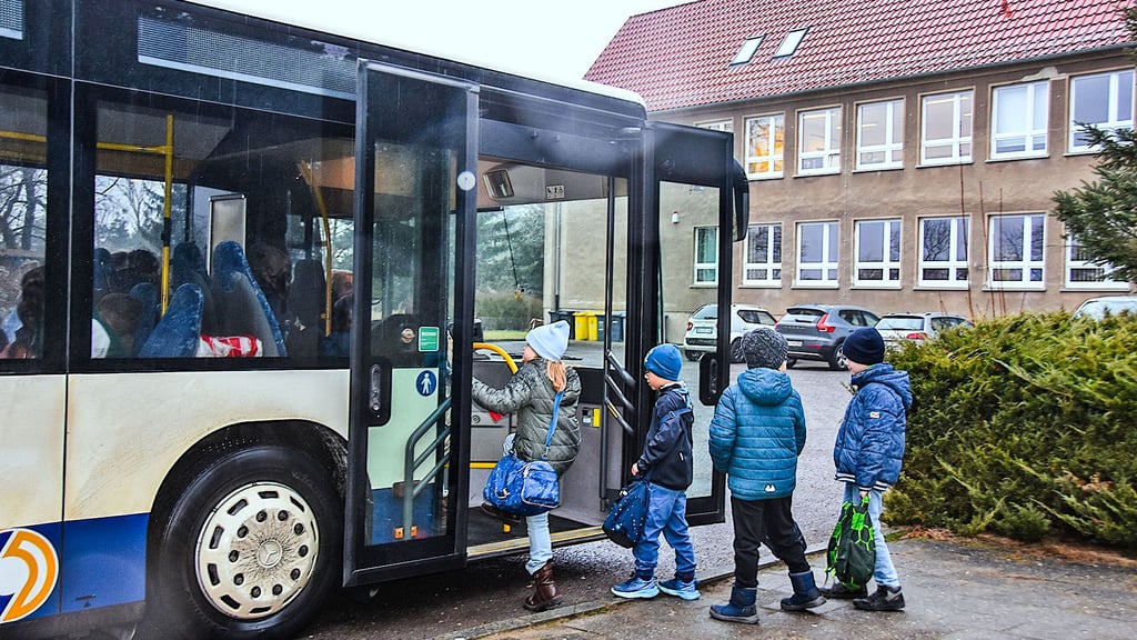 Kinder der Grundschule in Wegenstedt müssen mit dem Bus zum Sportunterricht nach Flechtingen fahren.