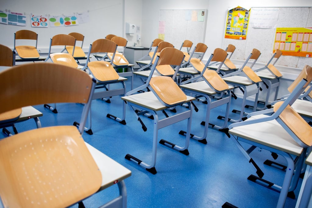 Wegen des Winterwetters fällt der Präsenzunterricht aus – viele Klassenzimmer bleiben leer. (Archivbild)