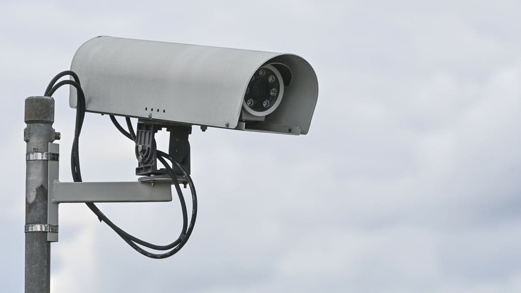 Mit solchen Videokameras werden jetzt mehrere öffentliche Plätze in einer Stadt im Kreis Stendal überwacht.
