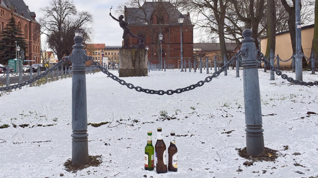 Derzeit ist das Trinkerproblem am Eisleber Schloßplatz nicht so akut. Mit steigenden Temperaturen dürfte es hier wieder Ärger geben. 
