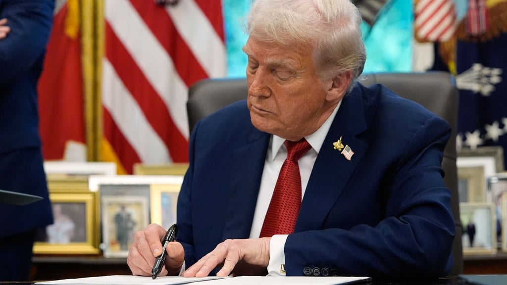 Trump setzt mit seiner Unterschrift ein Haushaltspaket in Kraft und beendet damit den Shutdown. (Archivbild)