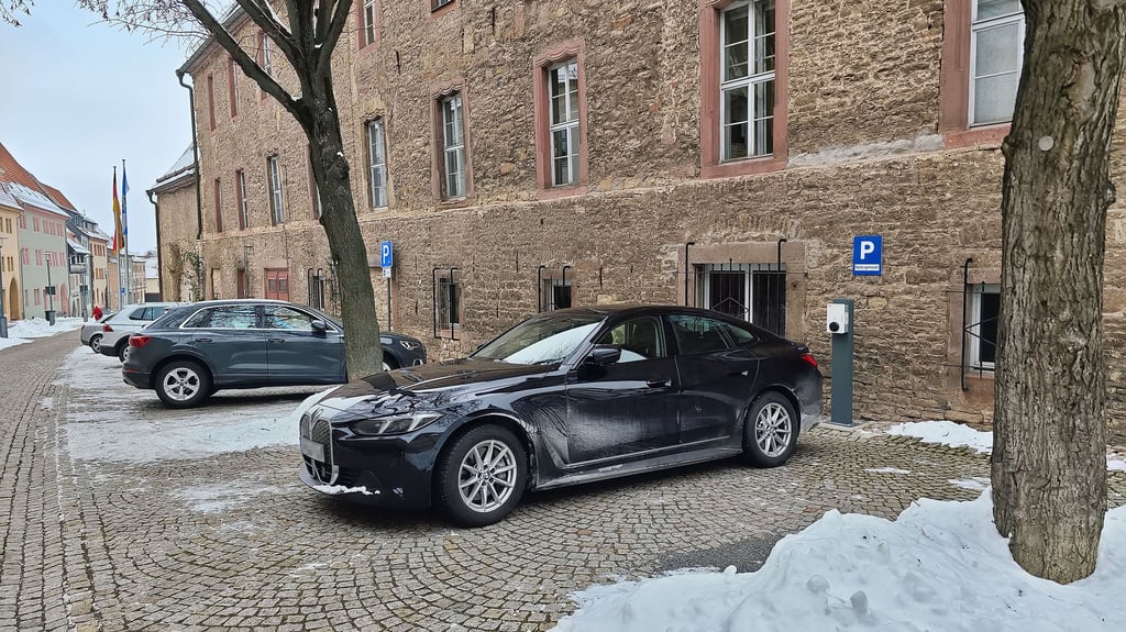 Sangerhausens Oberbürgermeister Torsten Schweiger wurde an seinem Parkplatz an der Südseite des historischen Rathauses angepöbelt und beleidigt.