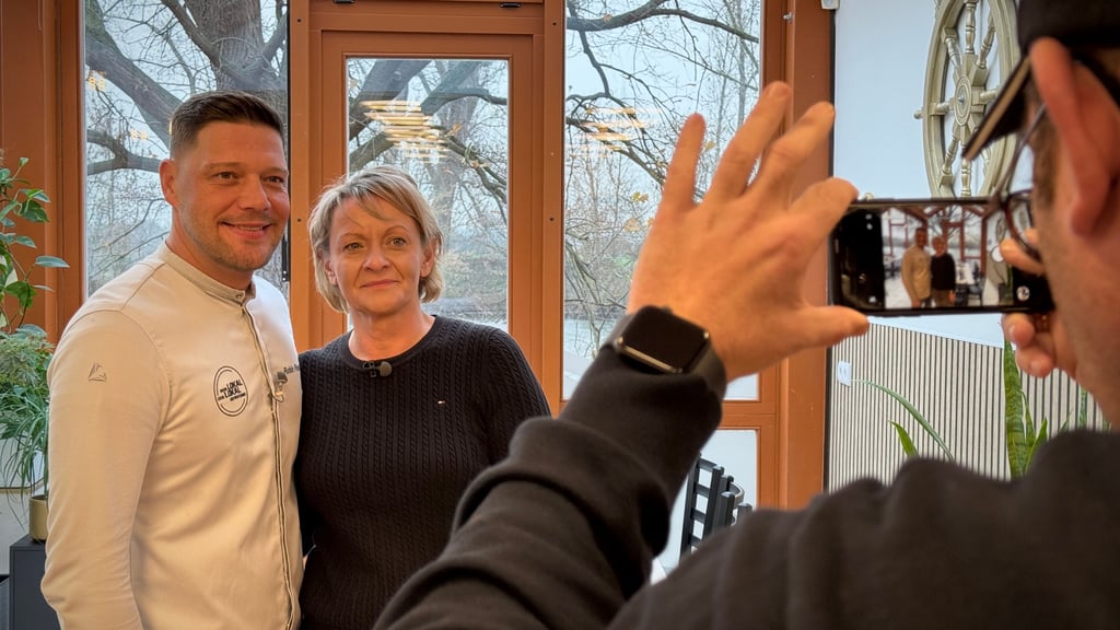 Die Zeit mit Sachsen-Anhalts Sternekoch Robin Pietsch hat Kristin Böge vom Gasthauses zum Yachthafen in Salzmünde bei Halle&nbsp;bei den Dreharbeiten zur Sendung „Mein Lokal, Dein Lokal“ am meisten gefallen.