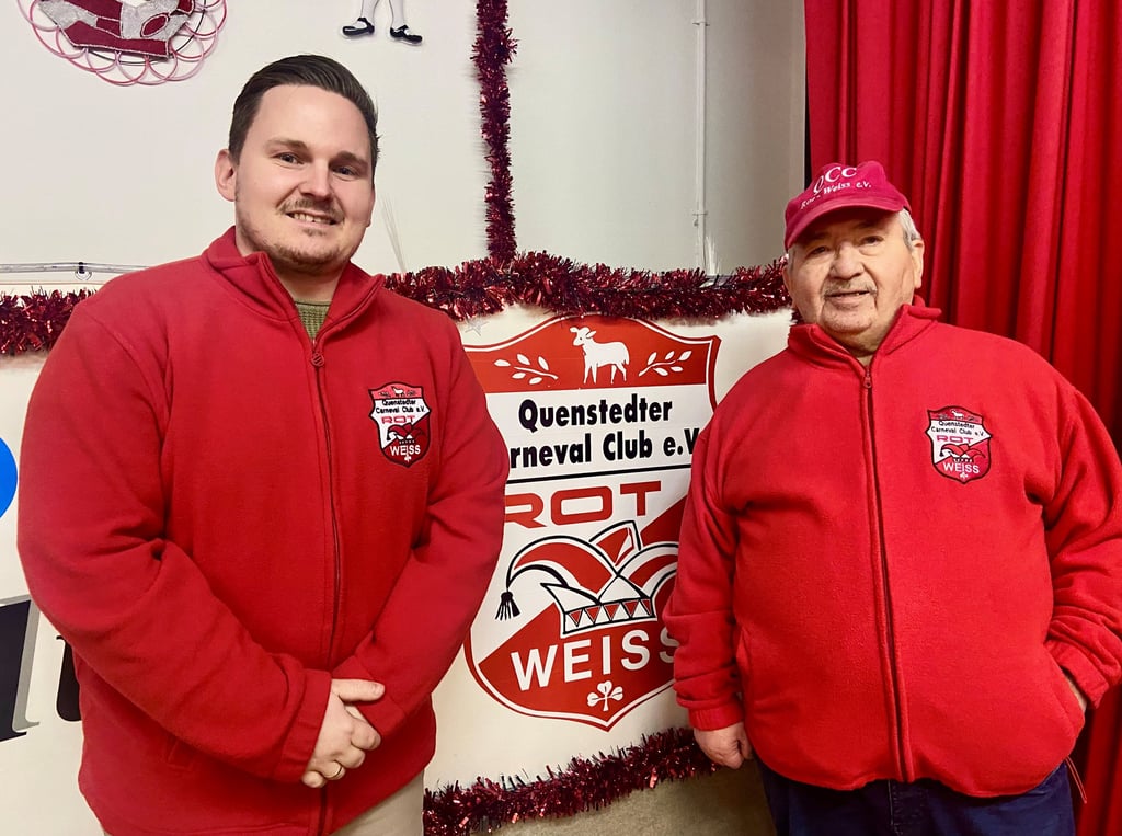 Martin Göppert (l.) und QCC-Ehrenpräsident Hartmuth Schlegel: Lange Vereinsgeschichte, große Fußstapfen.