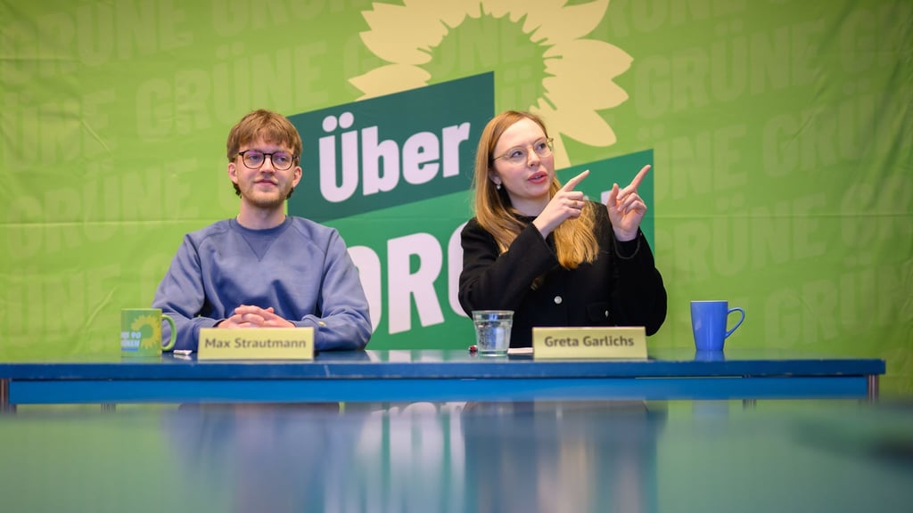Grünen-Landeschefin Greta Garlichs sieht die Demokratie vor einer Zerreißprobe.