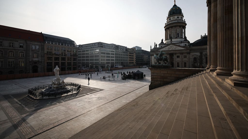 Trauer um Rita Süssmuth: Im Deutschen Dom am Gendarmenmarkt liegt ein Kondolenzbuch aus, in das sich Bürgerinnen und Bürger eintragen können. (Symbolbild)