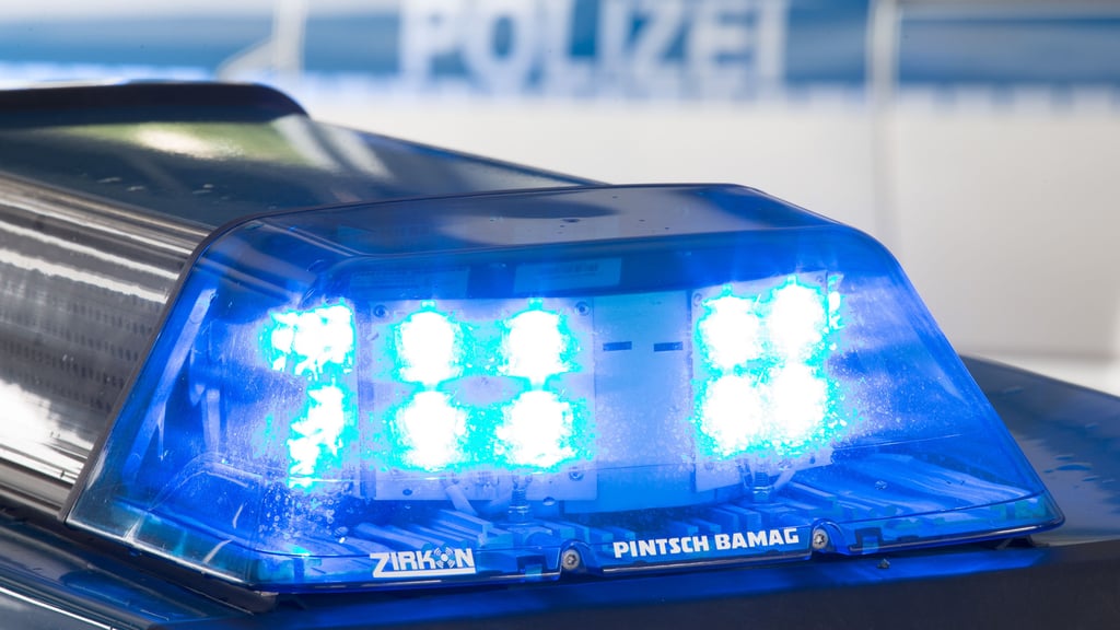 Die Polizei hofft auf Hinweise aus der Bevölkerung im Fall des Diebstahls einer Geldbörse in Bad Kösen. 