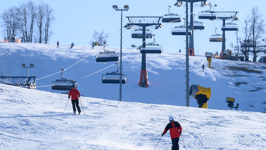 Das Geschäft mit Ski und Snowboards lahmt.