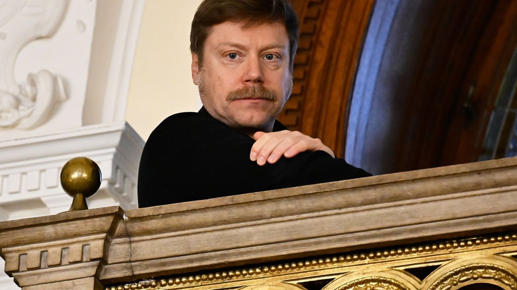 Der deutsche EU-Politiker Martin Schirdewan verfolgte das Verfahren gegen Maja T. in Ungarn vor Ort mit.