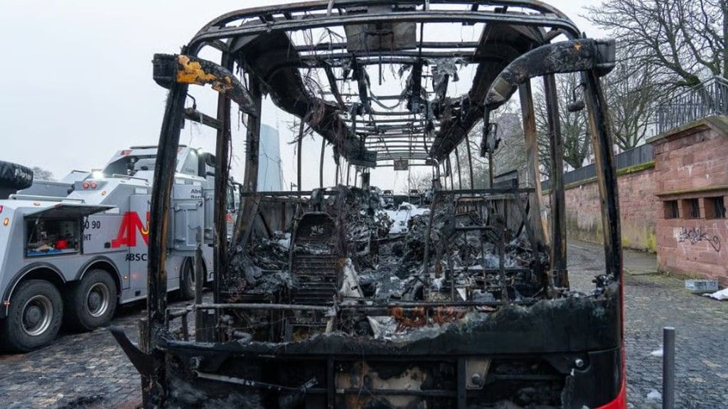 Der Bus des HFC ist komplett ausgebrannt.&nbsp;