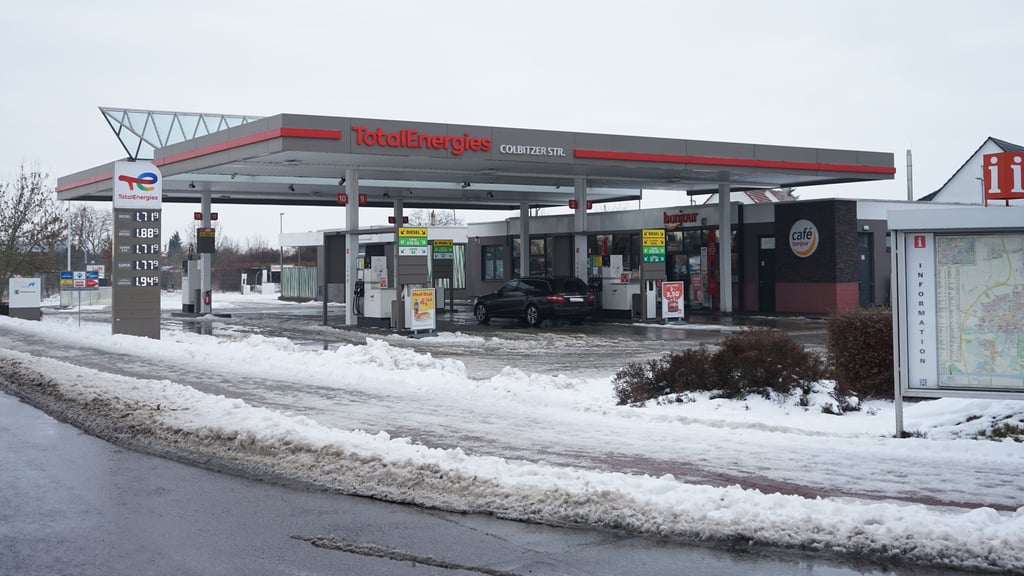 Die Total-Tankstelle in Wolmirstedt hat einen neuen Betreiber. Der hat inzwischen einen Hermes-Shop integriert und die Waschanlage erneuert. Ein Problem bleiben aber Tankgutscheine des Vorgängers.&nbsp;