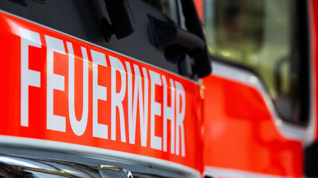 In Weferlingen (Landkreis Börde) ist ein Feuer in einem Meherfamilienhaus ausgebrochen.