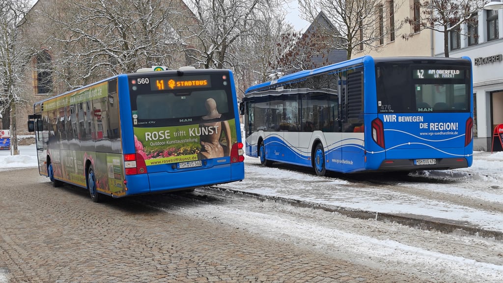 Busse in Sangerhausen: In Mansfeld-Südharz ist das Deutschlandticket besonders wenig gefragt.