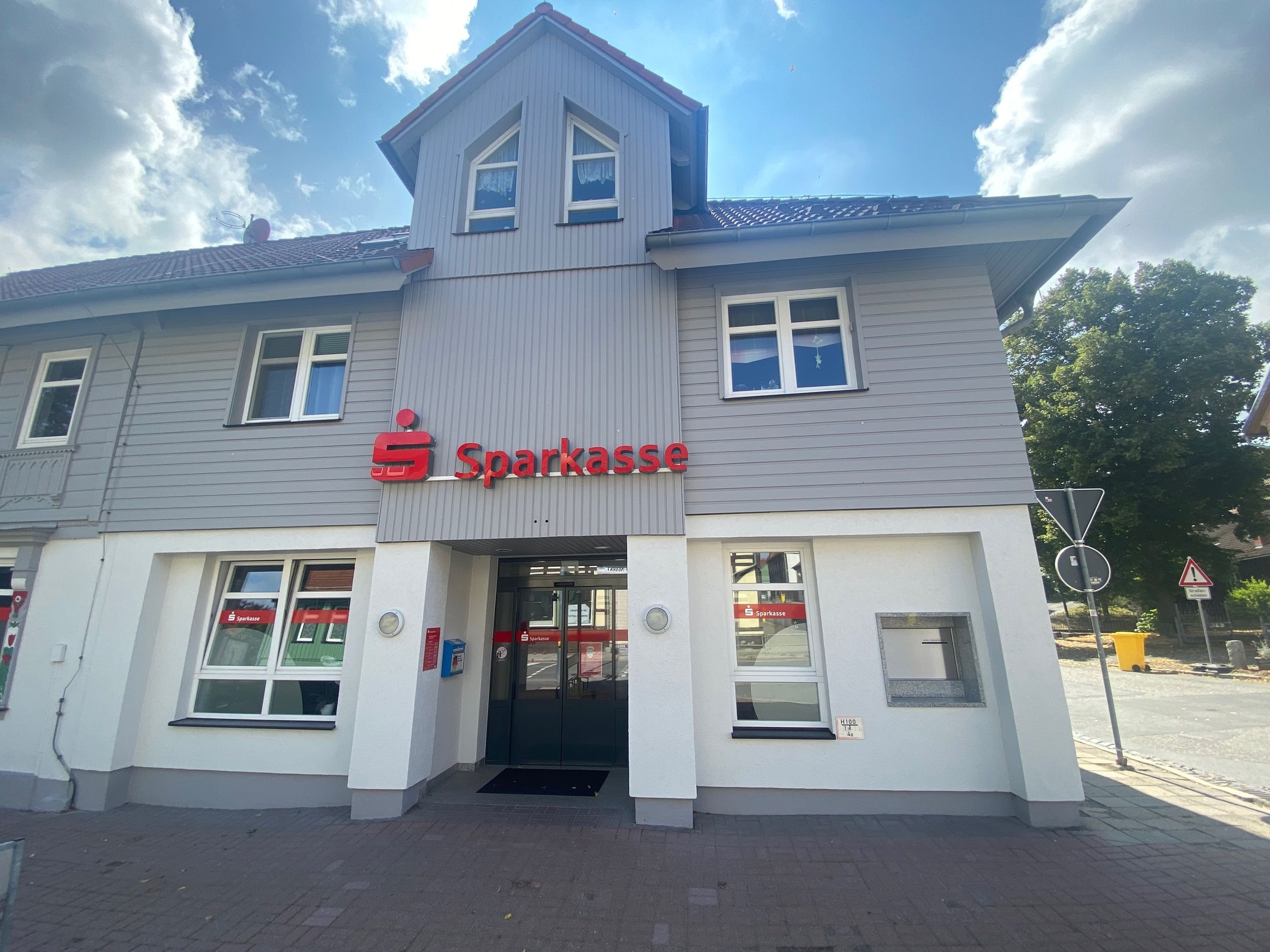 Bank-Filiale im Oberharz: Wegen Wasserschaden: Sparkasse Elbingerode wird vorübergehend geschlossen