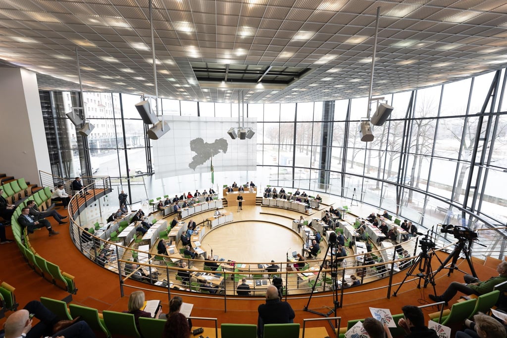 Der Sächsische Landtag hat mit knapper Mehrheit einen dreitägigen Bildungsurlaub im Freistaat beschlossen.